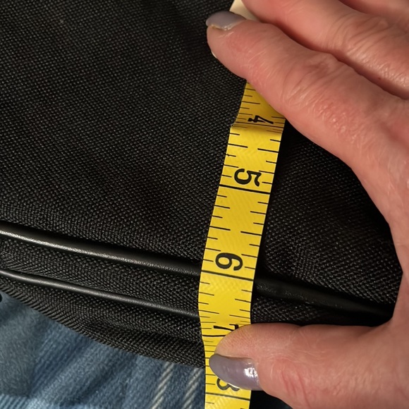 NWOT! Basics brand toiletry Bag with 6 manicure tools. - Picture 6 of 7